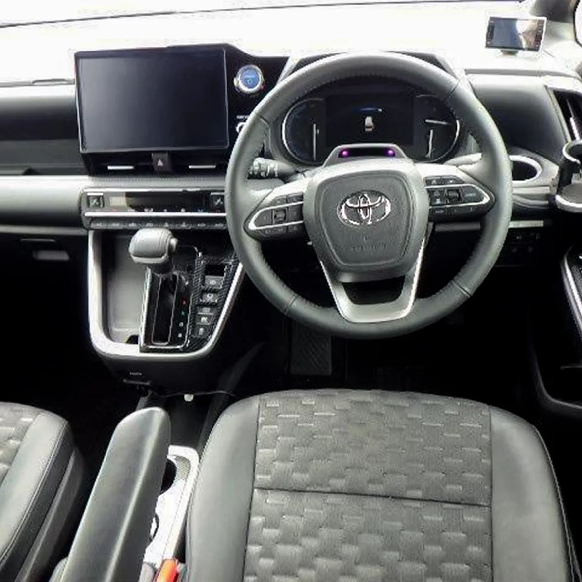 TOYOTA-VOXY-HYBRID-2022-S-Z-BLACK-015.webp