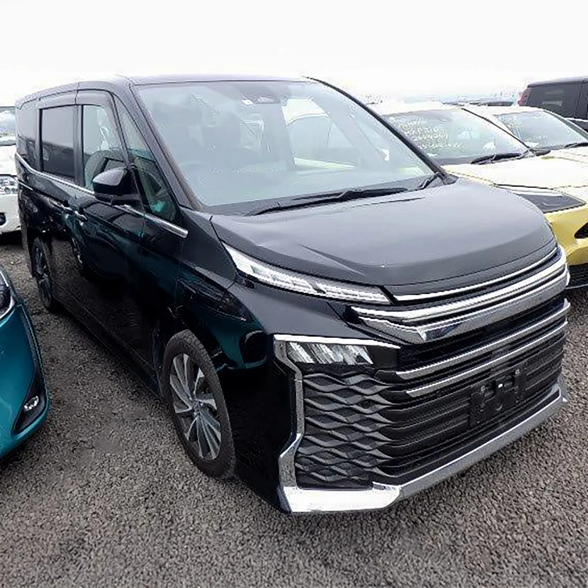 TOYOTA-VOXY-HYBRID-2022-S-Z-BLACK-017.webp