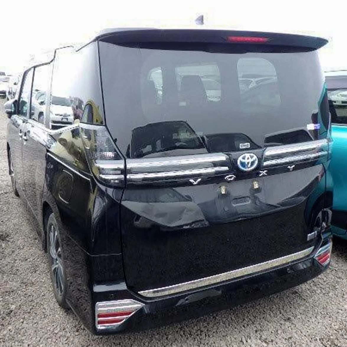 TOYOTA-VOXY-HYBRID-2022-S-Z-BLACK-011.webp