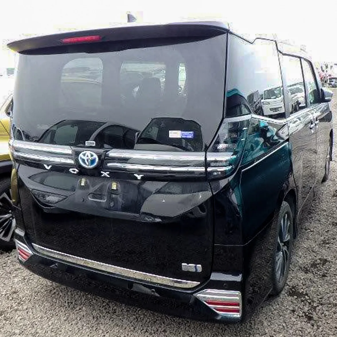 TOYOTA-VOXY-HYBRID-2022-S-Z-BLACK-012.webp